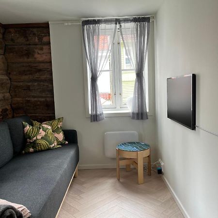 Entire Renovated Apartment From 1780 With Kitchen, Bath, Bedroom, And Living Room In Skuteviken Bergen Ngoại thất bức ảnh