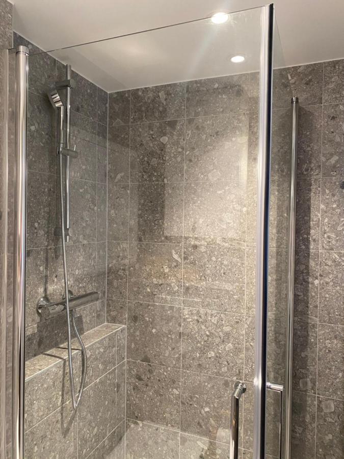 Entire Renovated Apartment From 1780 With Kitchen, Bath, Bedroom, And Living Room In Skuteviken Bergen Ngoại thất bức ảnh