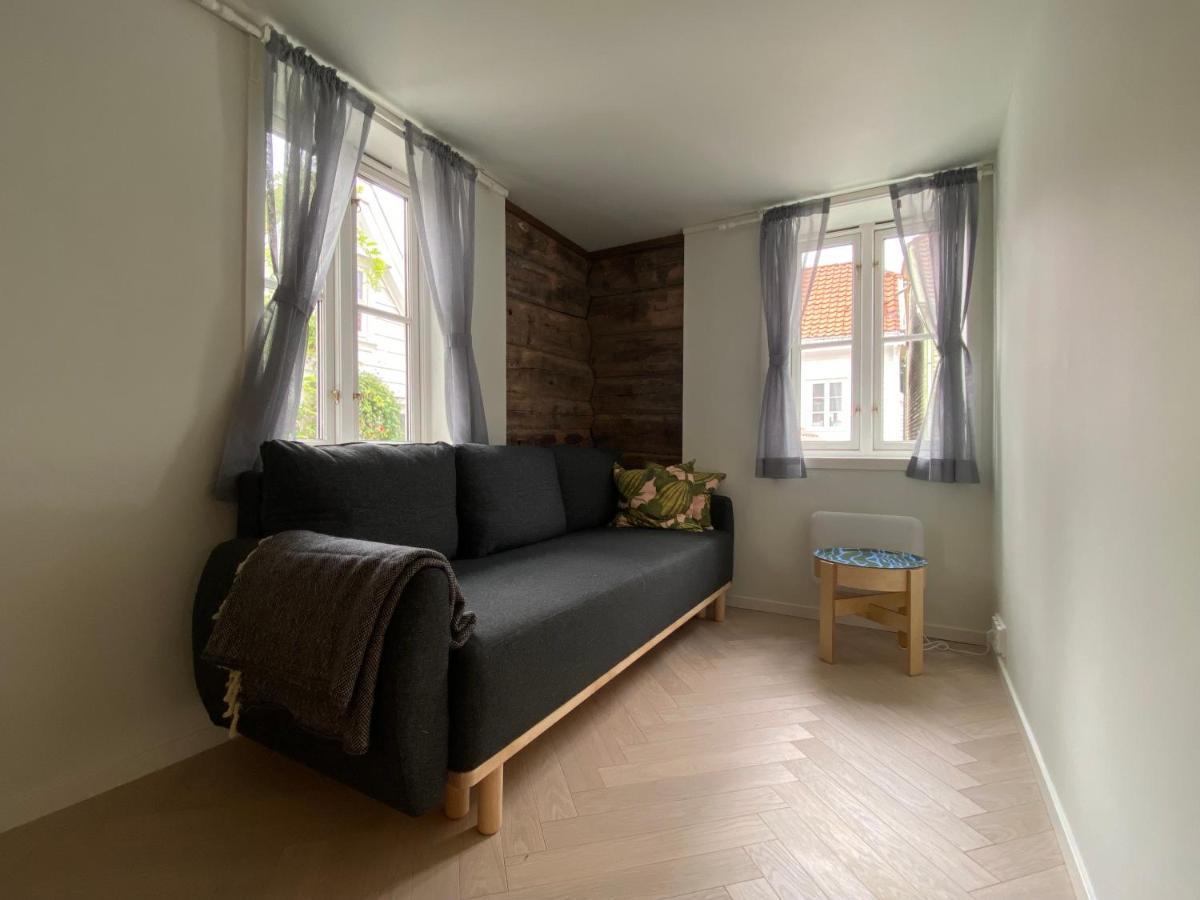 Entire Renovated Apartment From 1780 With Kitchen, Bath, Bedroom, And Living Room In Skuteviken Bergen Ngoại thất bức ảnh
