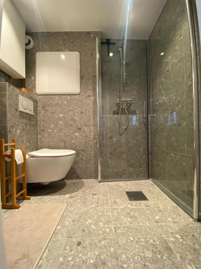 Entire Renovated Apartment From 1780 With Kitchen, Bath, Bedroom, And Living Room In Skuteviken Bergen Ngoại thất bức ảnh