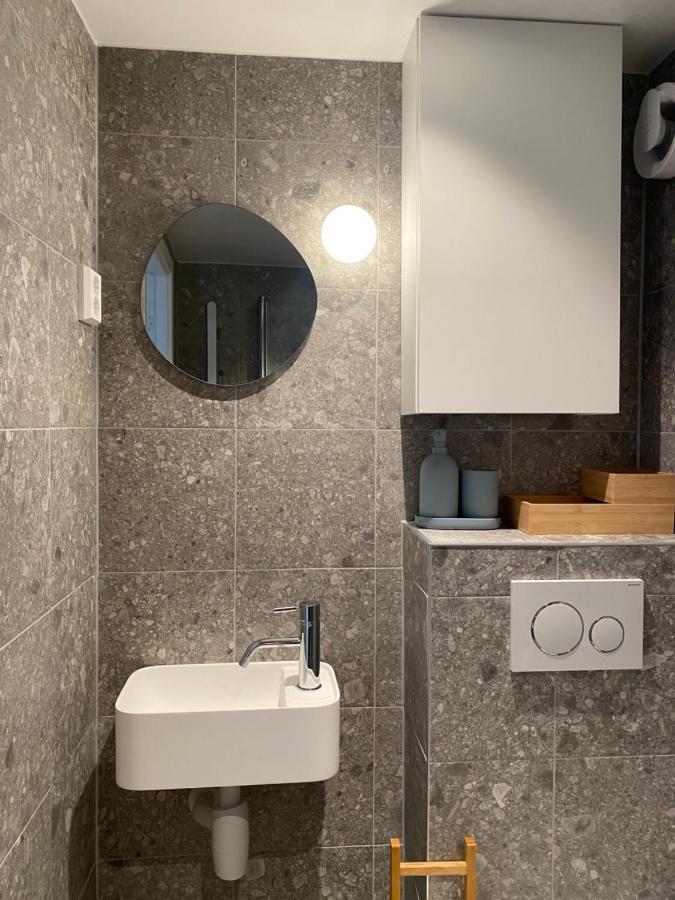 Entire Renovated Apartment From 1780 With Kitchen, Bath, Bedroom, And Living Room In Skuteviken Bergen Ngoại thất bức ảnh