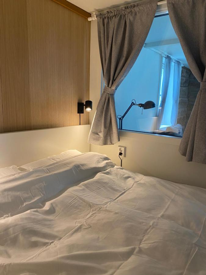 Entire Renovated Apartment From 1780 With Kitchen, Bath, Bedroom, And Living Room In Skuteviken Bergen Ngoại thất bức ảnh
