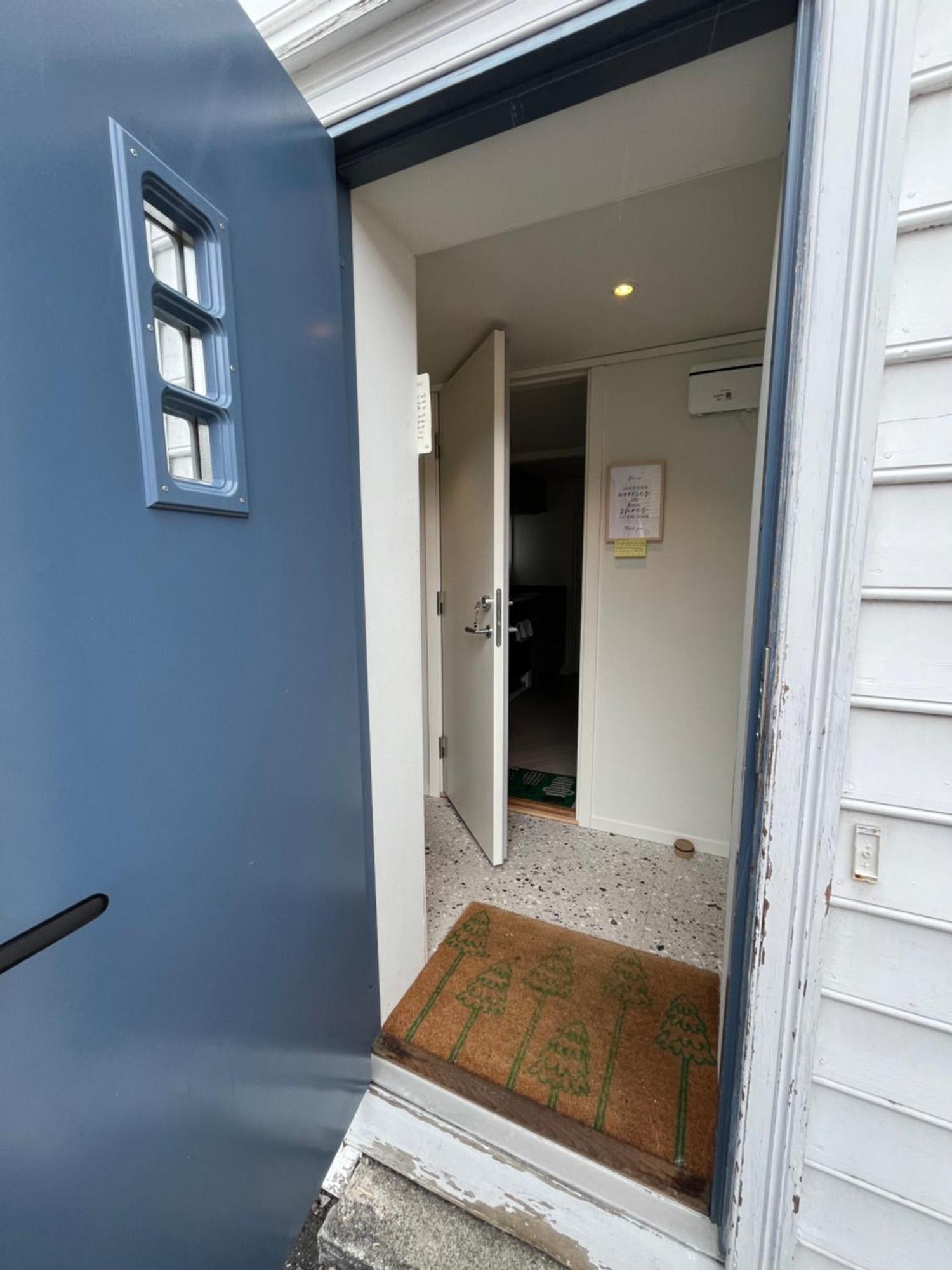 Entire Renovated Apartment From 1780 With Kitchen, Bath, Bedroom, And Living Room In Skuteviken Bergen Ngoại thất bức ảnh