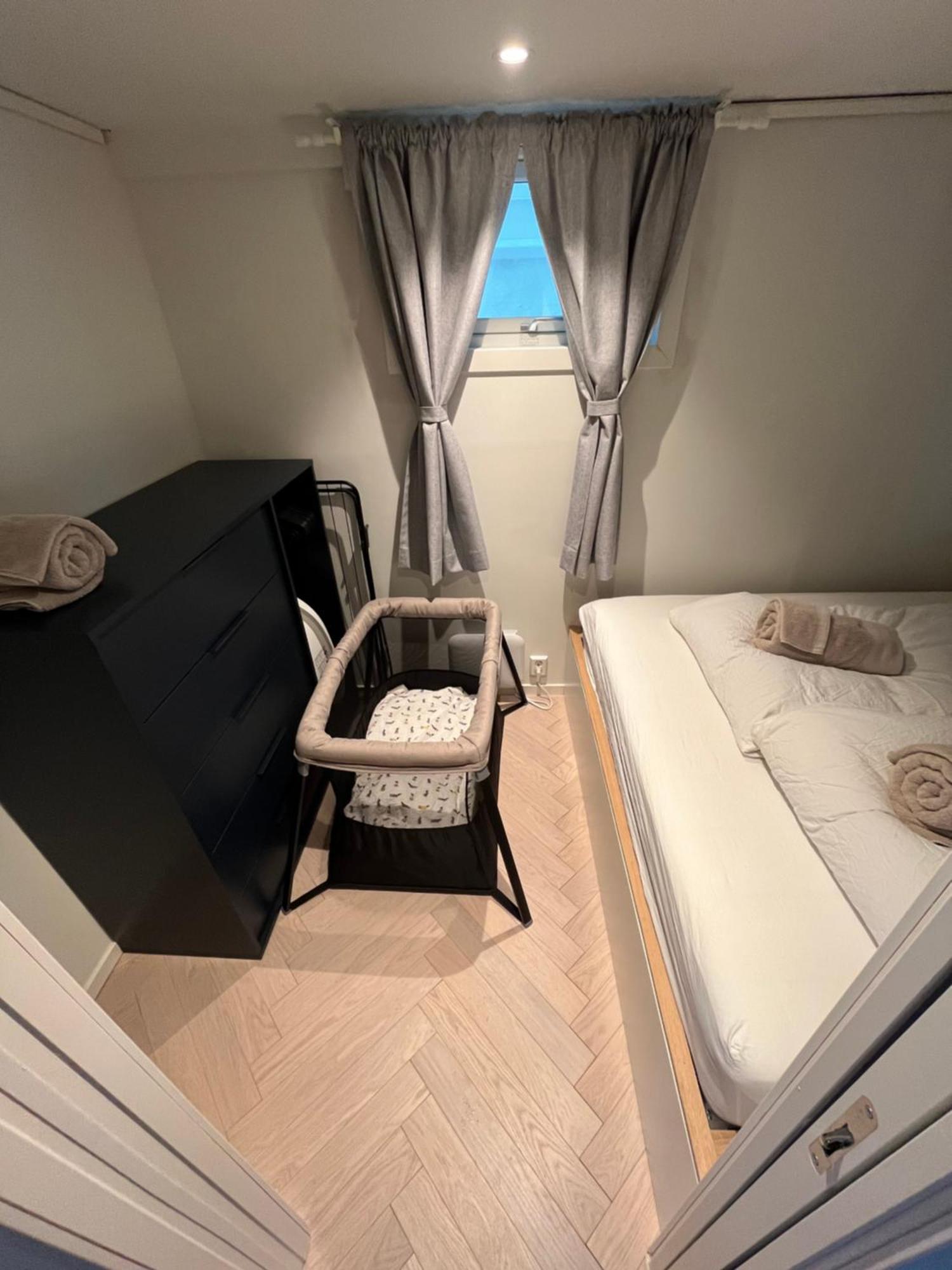 Entire Renovated Apartment From 1780 With Kitchen, Bath, Bedroom, And Living Room In Skuteviken Bergen Ngoại thất bức ảnh